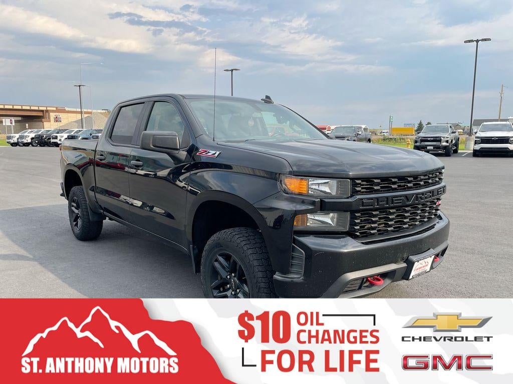 2020 Chevrolet Silverado 1500 Custom Trail Boss in Black — front three-quarter view
