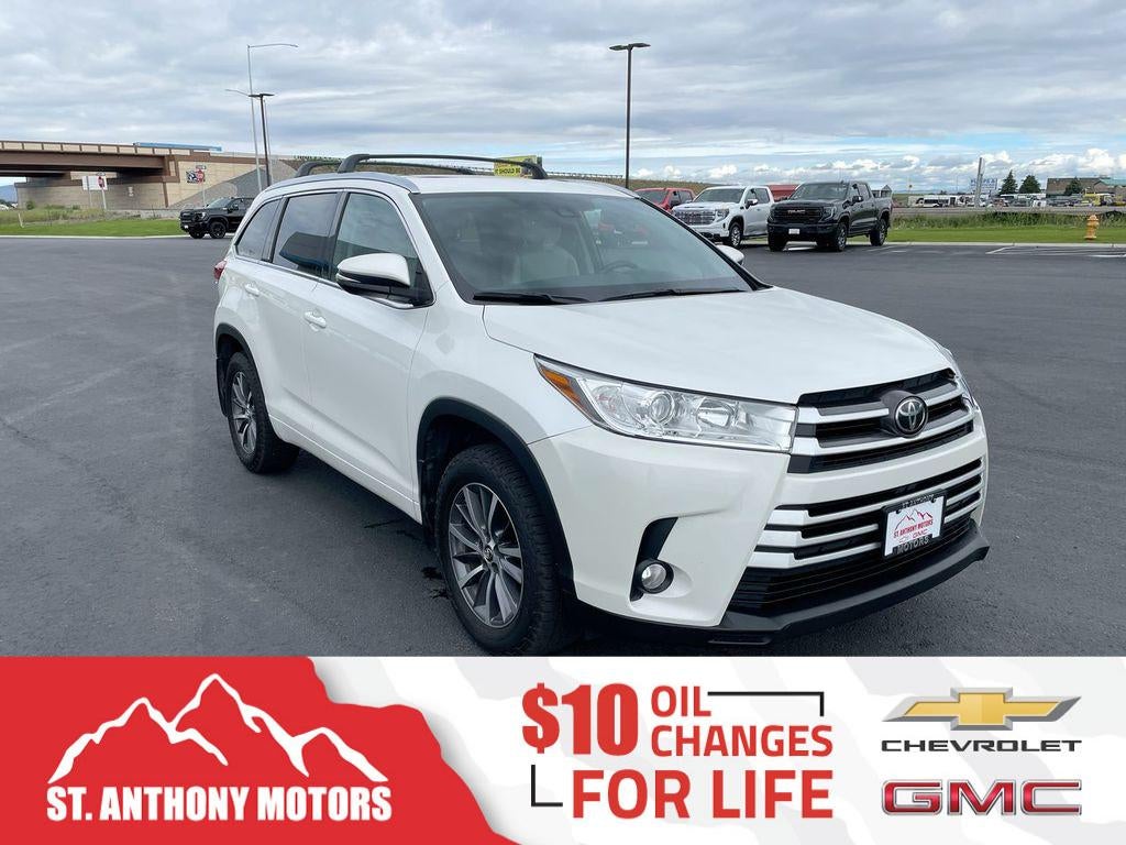 2018 Toyota Highlander XLE in White — front three-quarter view