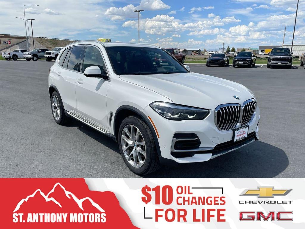 2023 BMW X5 xDrive40i in White — front three-quarter view